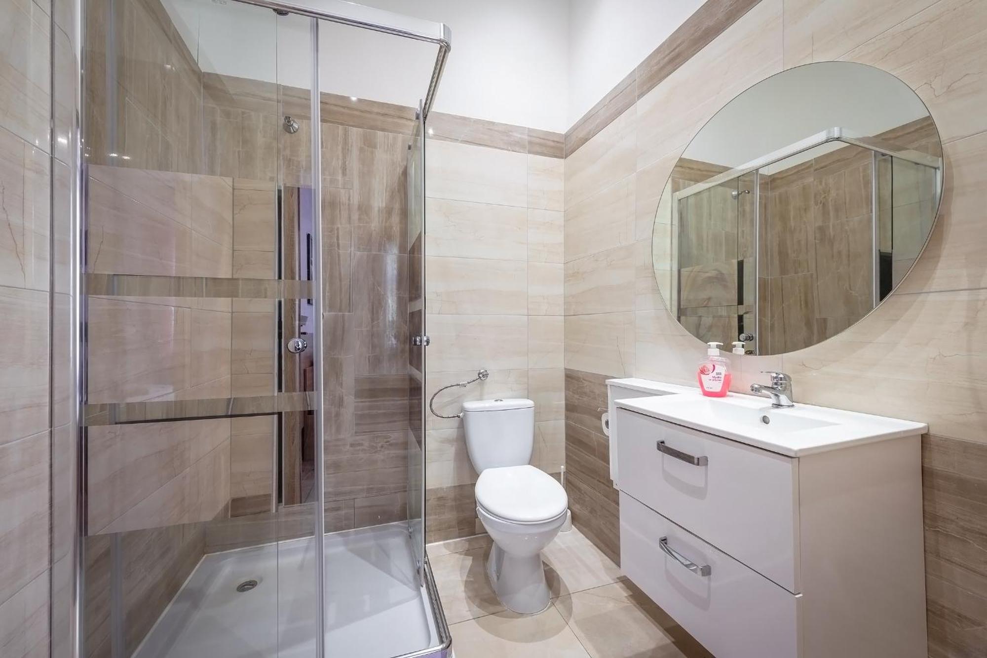 Quadruple Room Bathroom