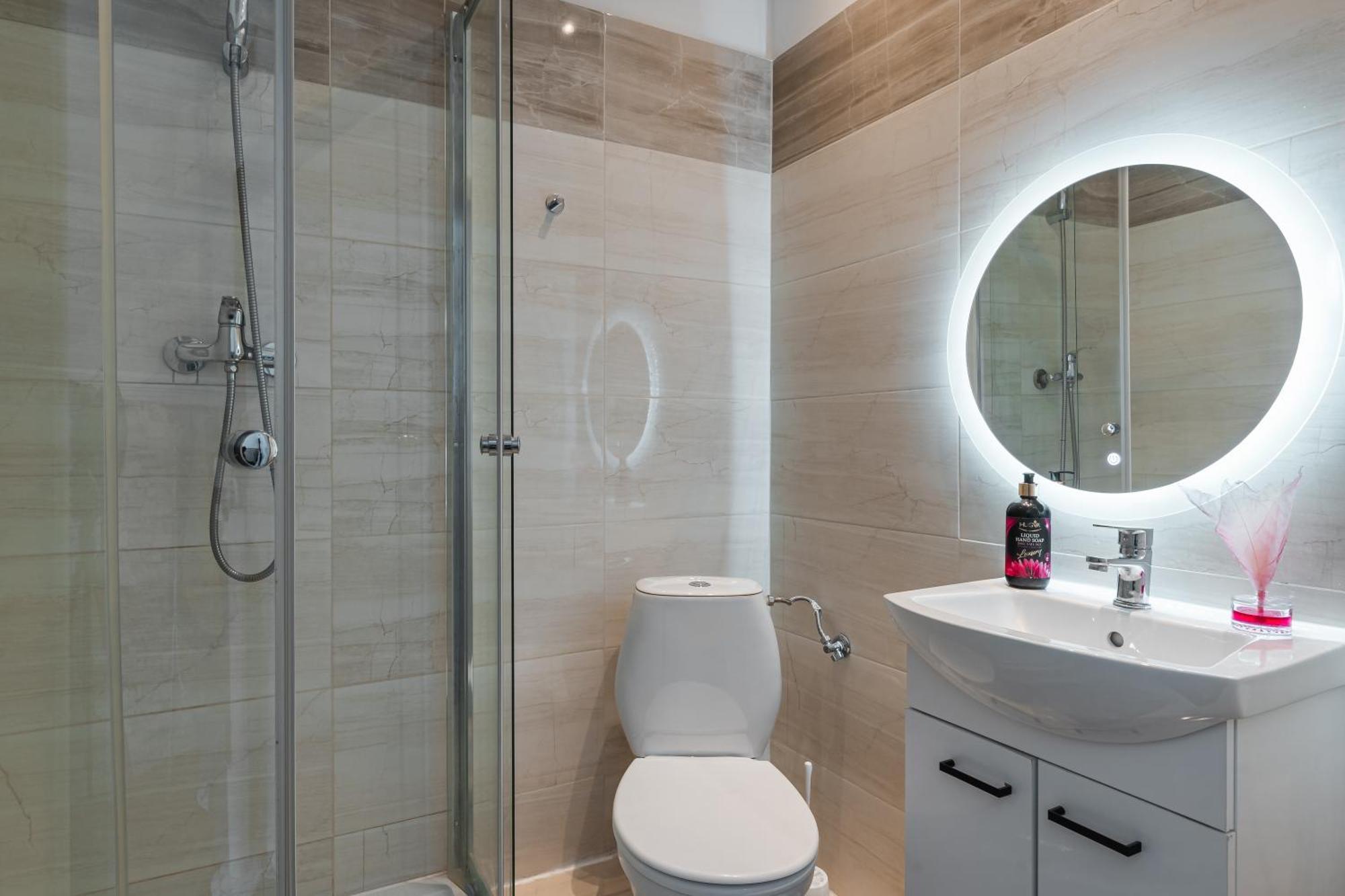 Twin Room Private Bathroom