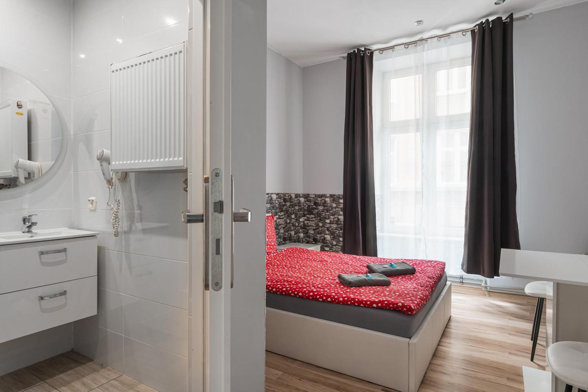 Standard Single Room Shower