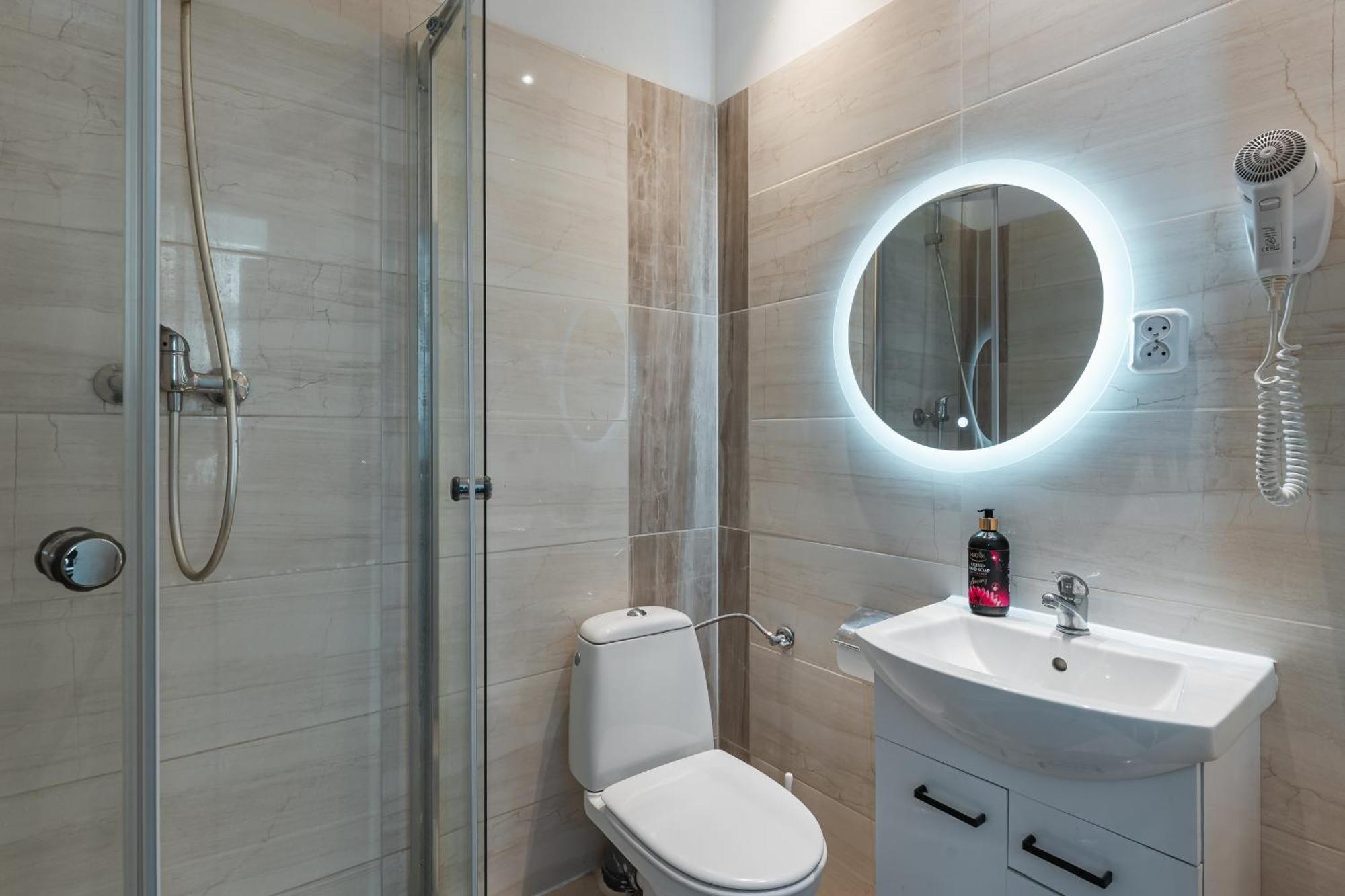Twin Room Private Bathroom